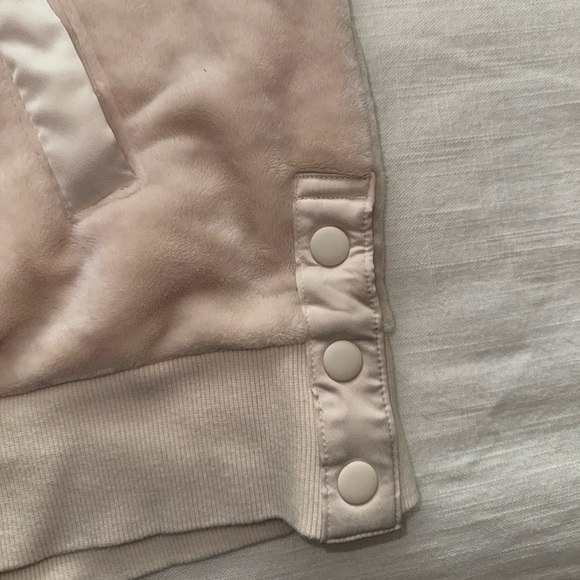 LIKE NEW ATHELTA SHERPA PULL OVER - Picture 3 of 4